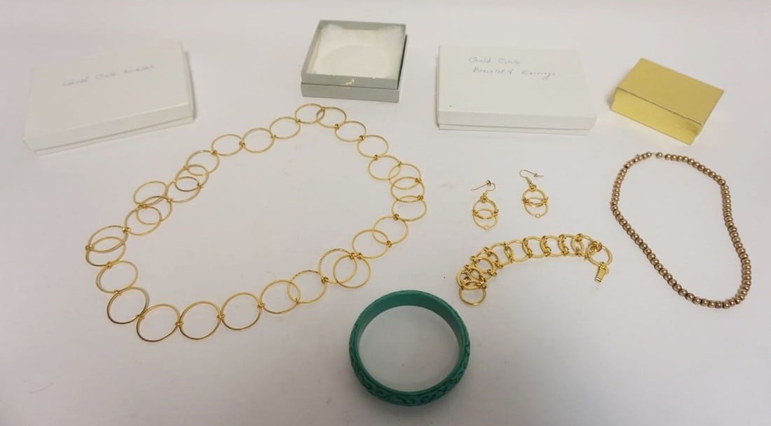 COSTUME JEWELRY ASSORTMENT (1 of 5)