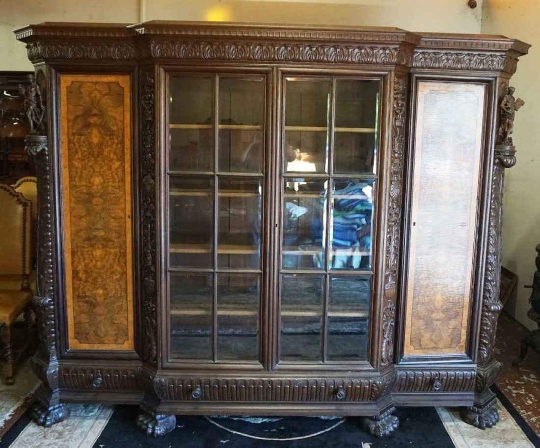 ANTIQUE OAK CARVED GERMAN CABINET (1 of 12)