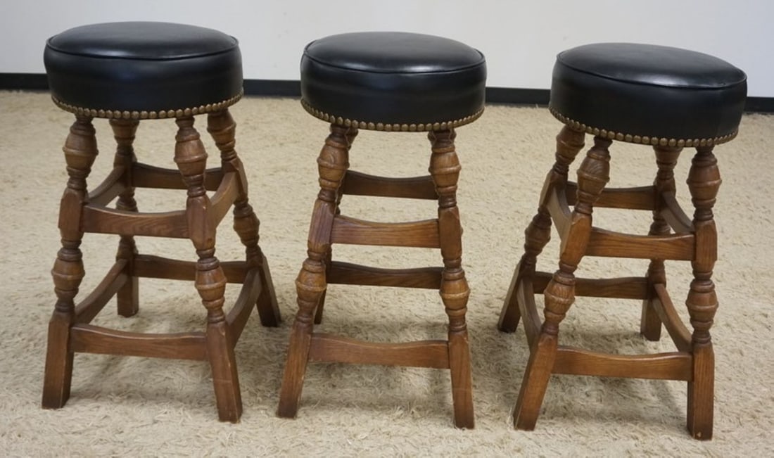 3 OAK BAR STOOLS (1 of 5)