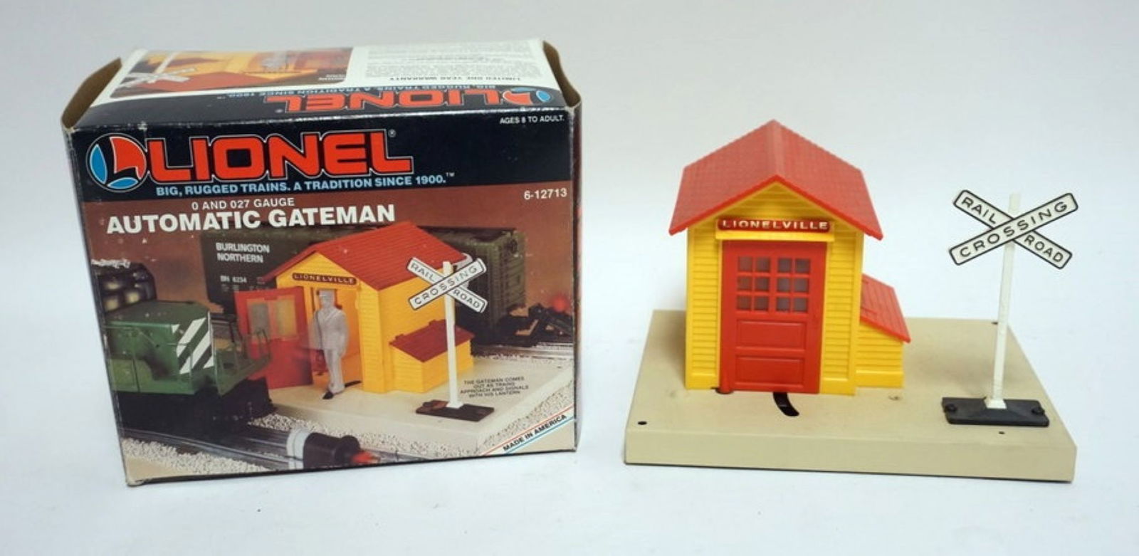 LIONEL TRAIN O GAUGE GATEMAN (1 of 2)
