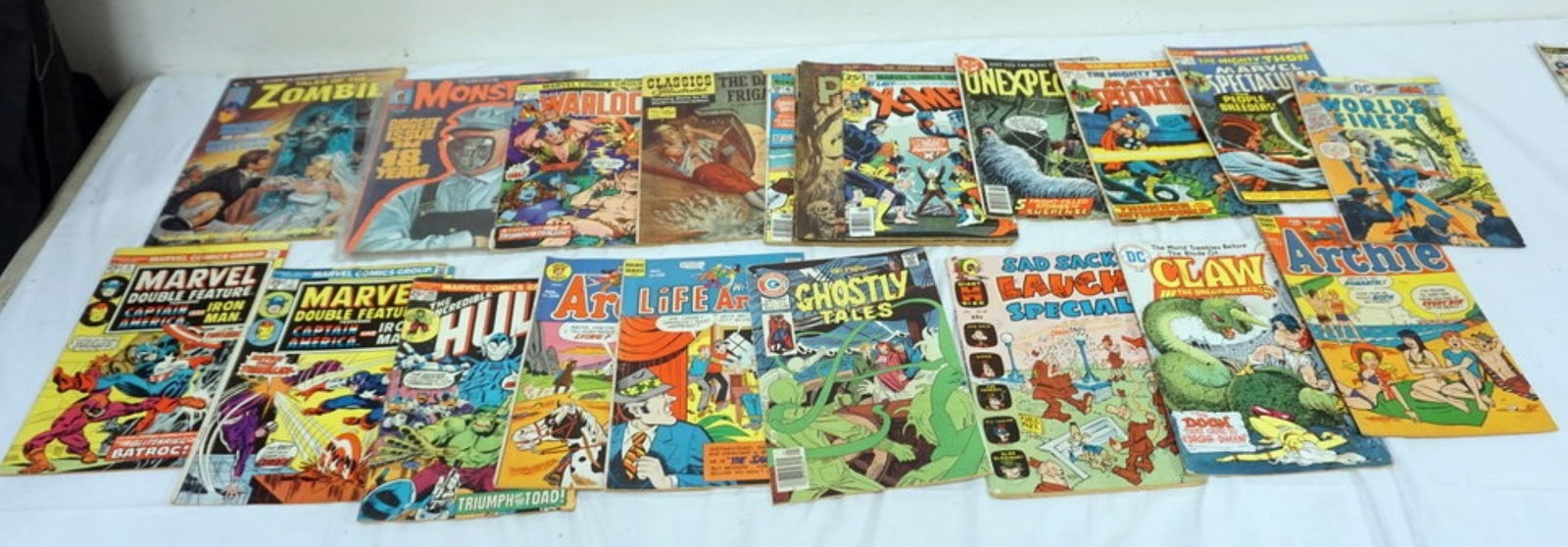 ASSORTED VINTAGE COMIC BOOKS (1 of 5)