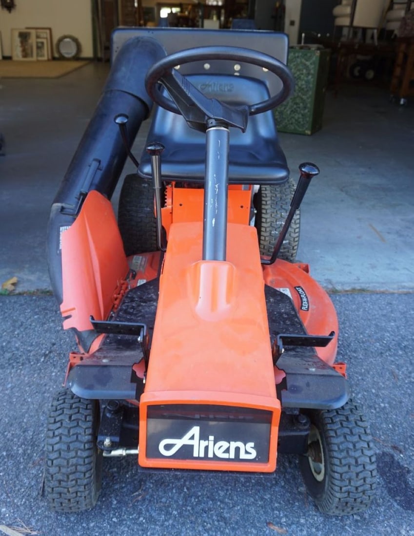 ARIENS RIDING MOWER (1 of 5)