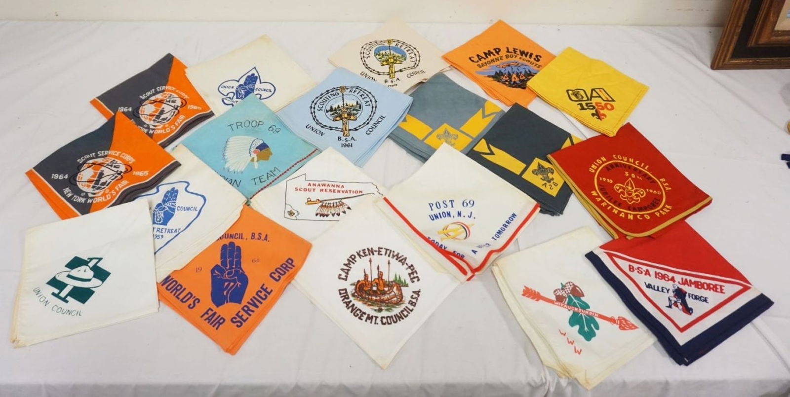 VINTAGE LOT OF BOYSCOUT SCARVES (1 of 4)