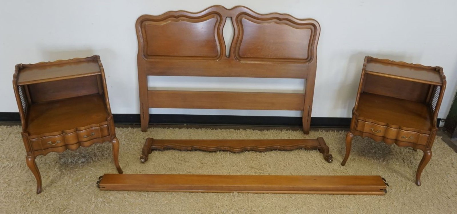 FRENCH PROVINCAL FULL SIZE BED WITH 2 STANDS: FRENCH PROVINCAL FULL SIZE BED WITH 2 1 DRAWER BEDSIDE STAND, STANDS EACH 21 IN X 20 IN X 29 IN H