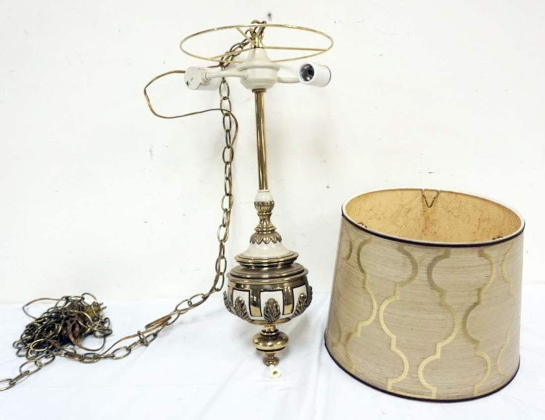 MID CENTURY MODERN HANGING LIGHT: MID CENTURY MODERN HANING LAMP, APPROXIMATELY 21 IN H