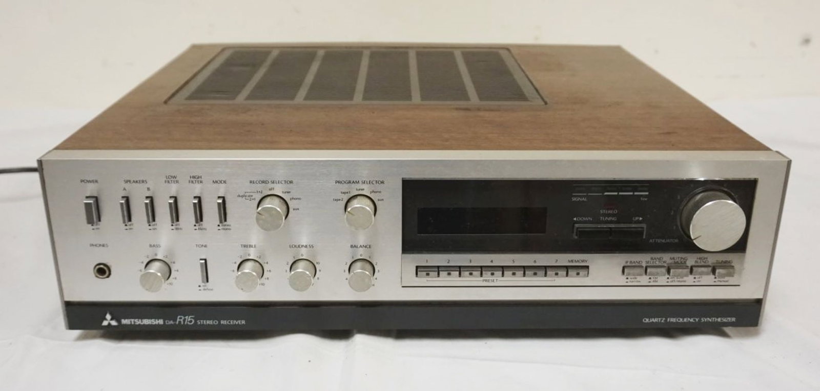 MITSUBISHI DA-R15 STEREO RECEIVER: MITSUBISHI DA-R15 STEREO RECEIVER, APPROXIMATELY 18 1/2 IN X 16 IN X 5 1/2 IN HIGH