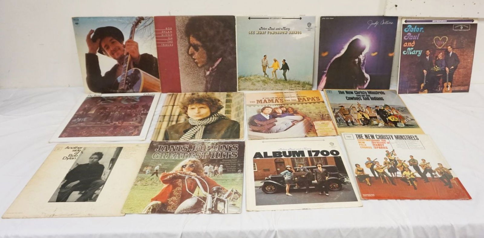 GROUP OF VINTAGE VINYL RECORDS: GROUP OF VINTAGE VINYL RECORDS, BOB DYLAN, JANIS JOPLIN, PETER, PAUL & MARY, ETC
