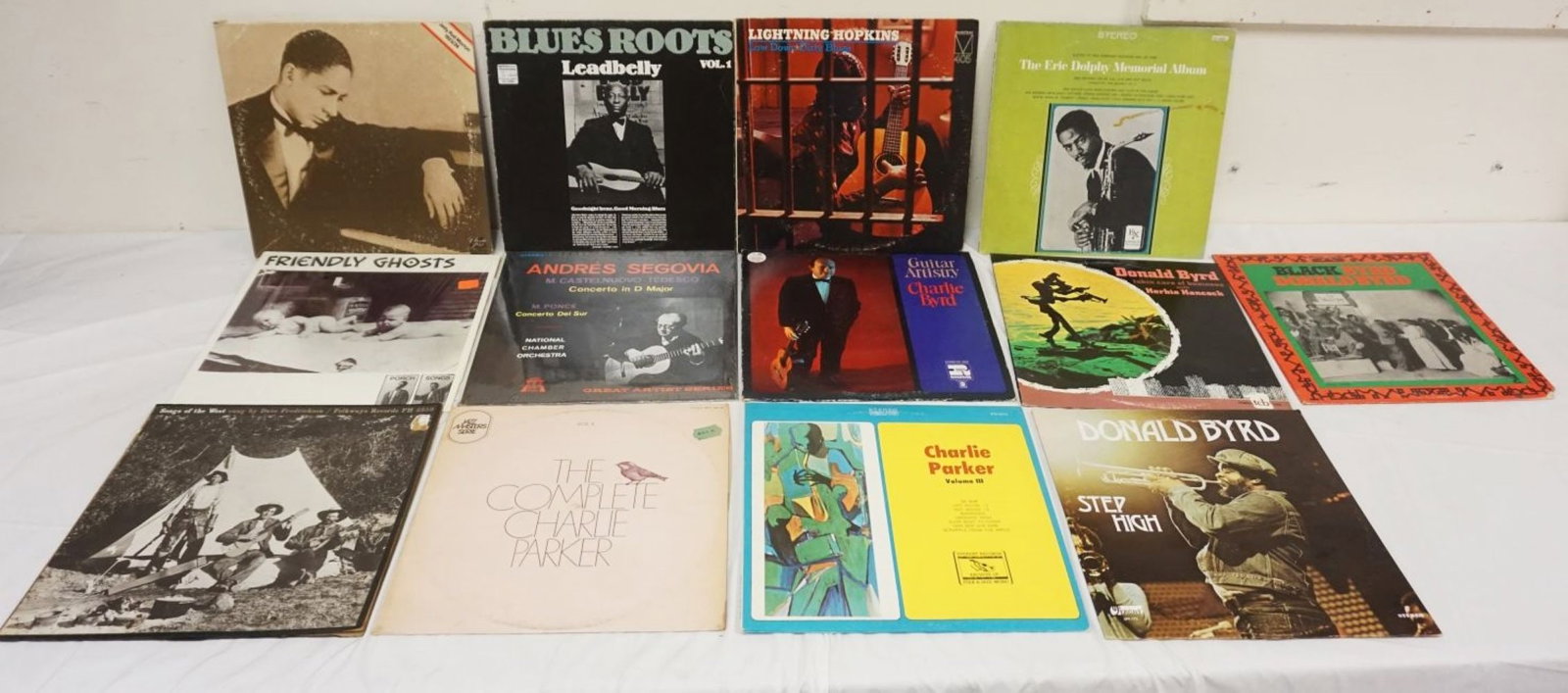 GROUP OF VINTAGE VINYL RECORDS: GROUP OF VINTAGE VINYL RECORDS, JAZZ, BLUES, LEADBELLY, CHARLIE PARKER, DONAL BYRD, JELLY ROLL, MORTON, ETC