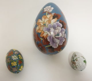GROUP OF ASSORTED CLOISONNE ENAMELED EGGS