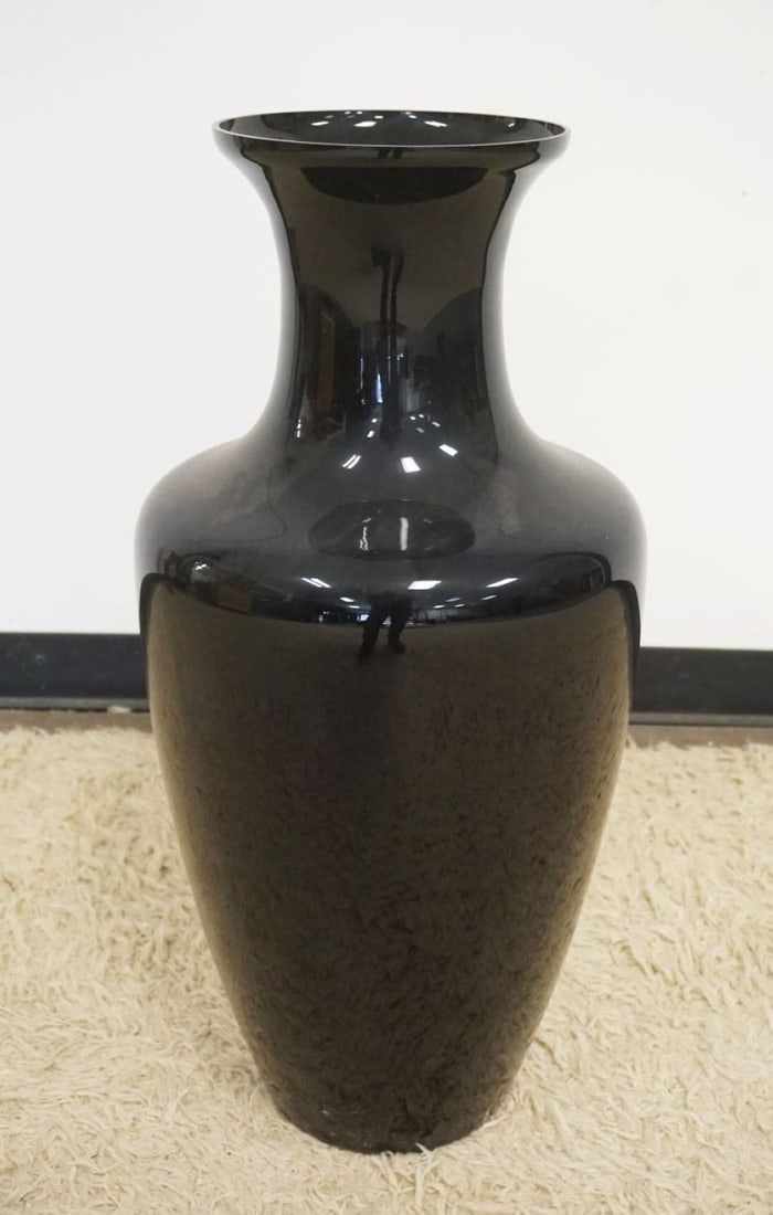 BLACK ONYX GLASS FLOOR URN: BLACK ONYX GLASS FLOOR URN, APPROXIMATELY 31 IN HIGH