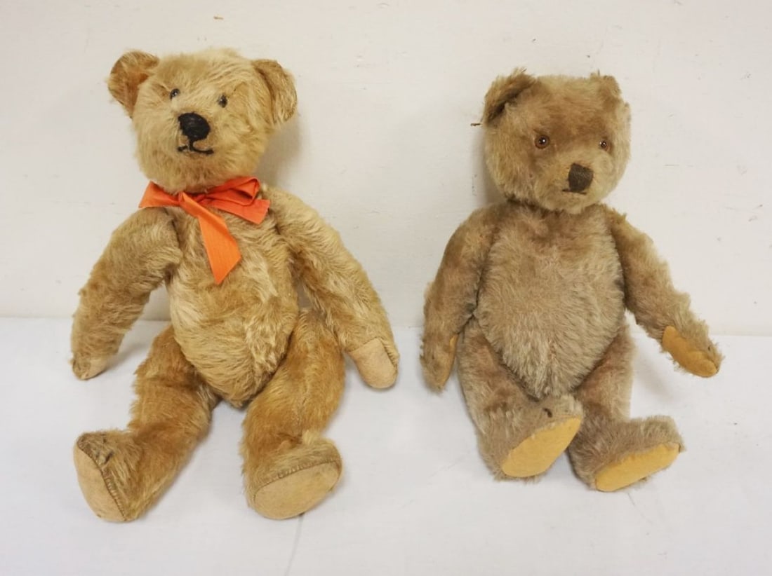 VINTAGE TOY TEDDY BEARS: VINTAGE TOY TEDDY BEARS, MOVABLE ARMS & HEAD, GLASS EYES, TALLEST APPROXIMATELY 12 IN