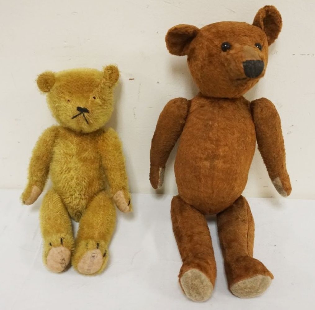 VINTAGE TOY TEDDY BEARS: VINTAGE TOY TEDDY BEARS, MOVABLE ARMS & HEAD, GLASS EYES, ONE MISSING EYES, TALLEST APPROXIMATELY 15 IN