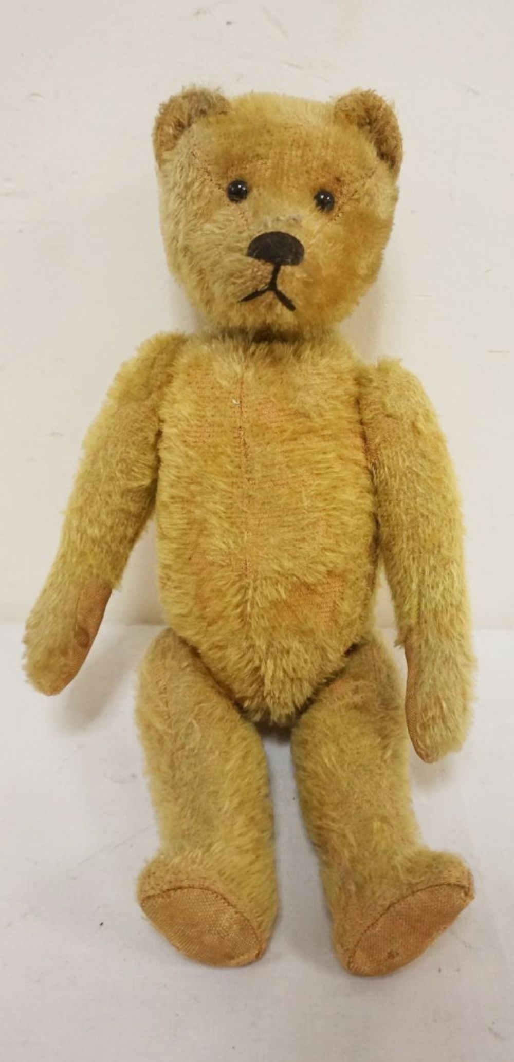 VINTAGE TOY TEDDY BEAR: VINTAGE TOY TEDDY BEAR W/MOVABLE HEAD ACTIVATED BY TAIL, JOINTED ARMS & LEGS, APPROXIMATELY 14 IN