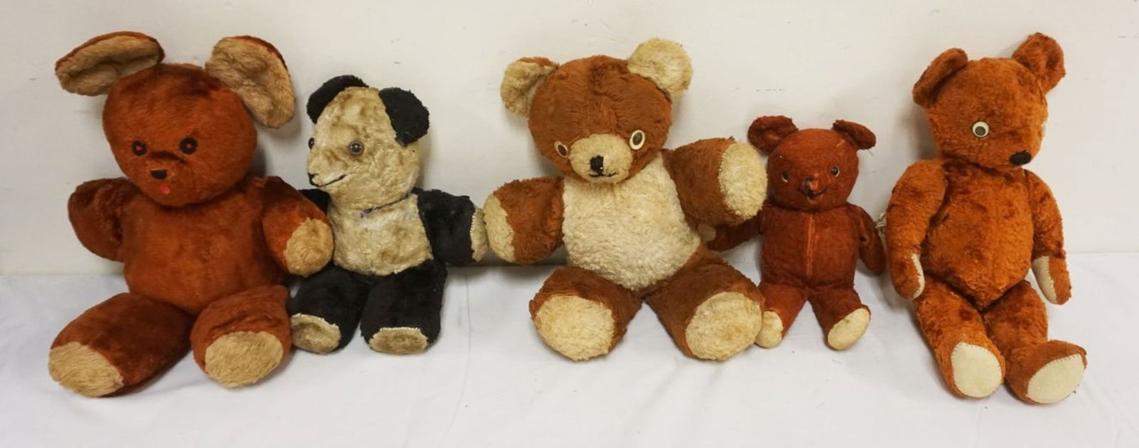 GROUP OF ASSORTED VINTAGE TEDDY BEARS (1 of 4)
