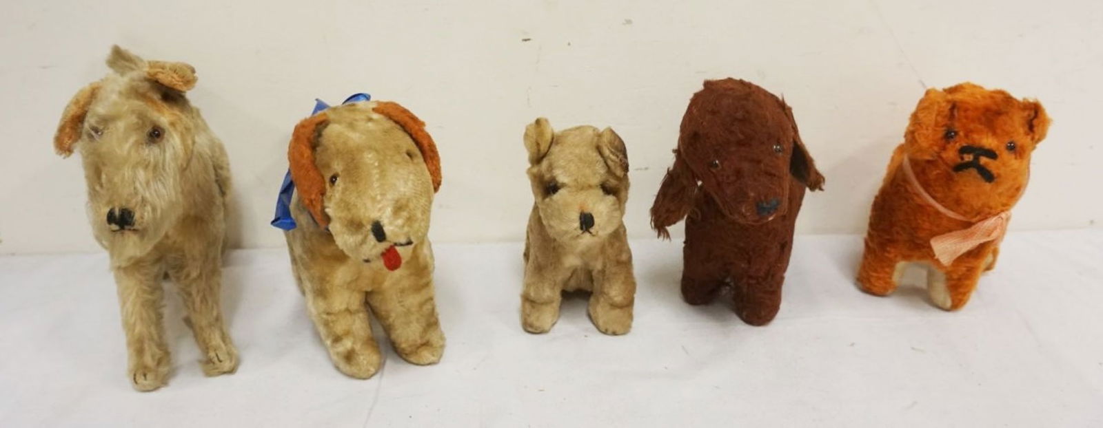 GROUP OF ASSORTED STUFFED ANIMAL DOGS (1 of 4)