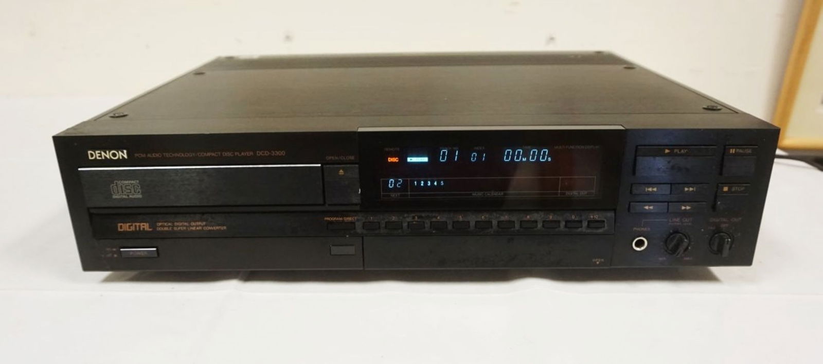 DENON CD PLAYER PCM CDC-3300 (1 of 3)