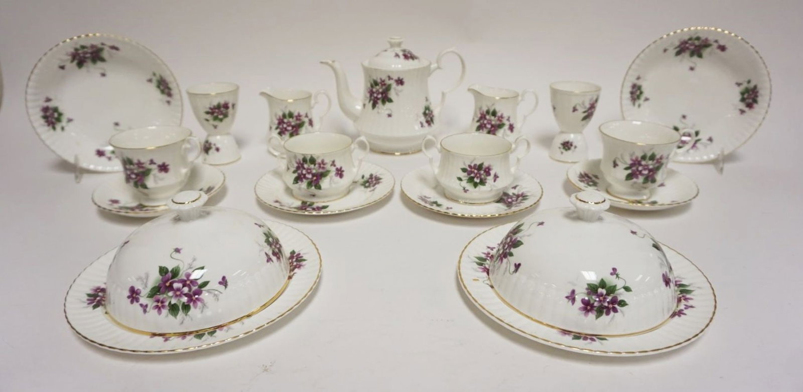 ROYAL WINDSOR FINE BONE CHINA: ROYAL WINDSOR FINE BONE CHINA ASSORTMENT INCLUDING 7 IN HIGH TEAPOT, CREAMERS, EGG CUPS, COVERED DISHES
