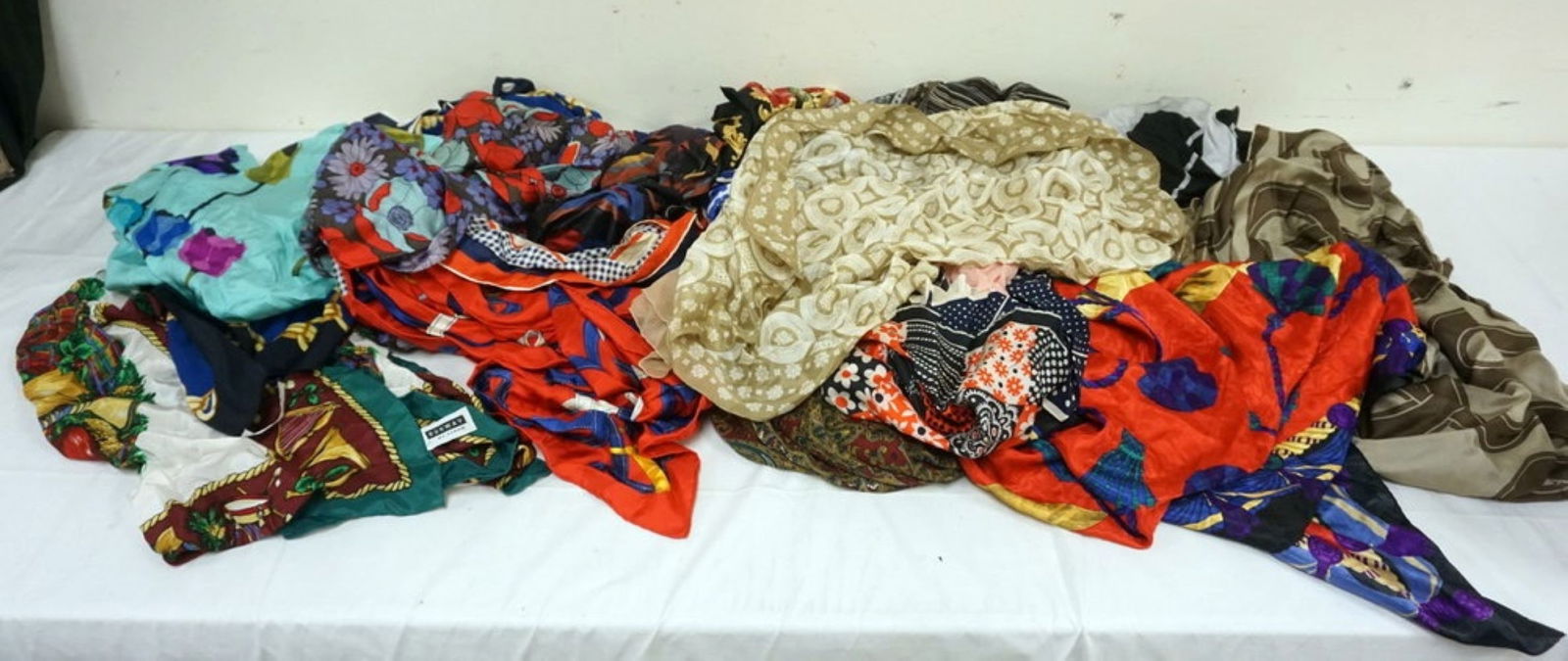 ASSORTMENT OF LADIES DESIGNER SILK SCARVES (1 of 5)