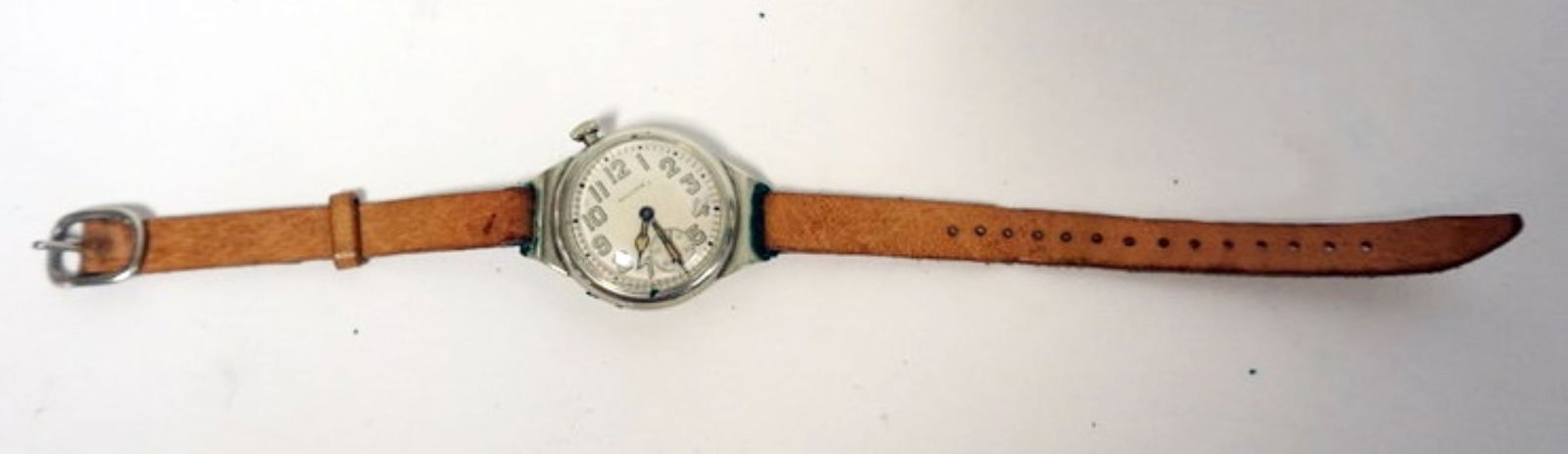 UNUSUAL VINTAGE ANGLE WATCH (1 of 3)