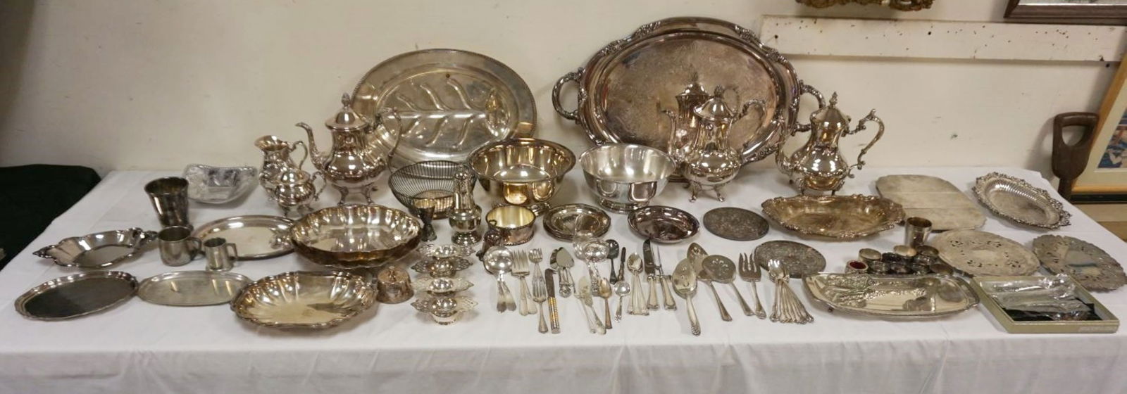 GROUP OF ASSORED SILVER PLATE (1 of 4)