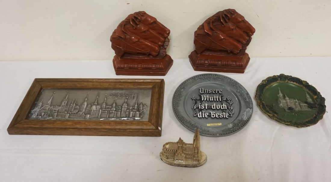 VINTAGE HORSE HEAD BOOKENDS & GERMAN SOUVENIRS: VINTAGE HORSE HEAD BOOKENDS & ASSORTMENT OF GERMAN SOUVENIR ITEMS