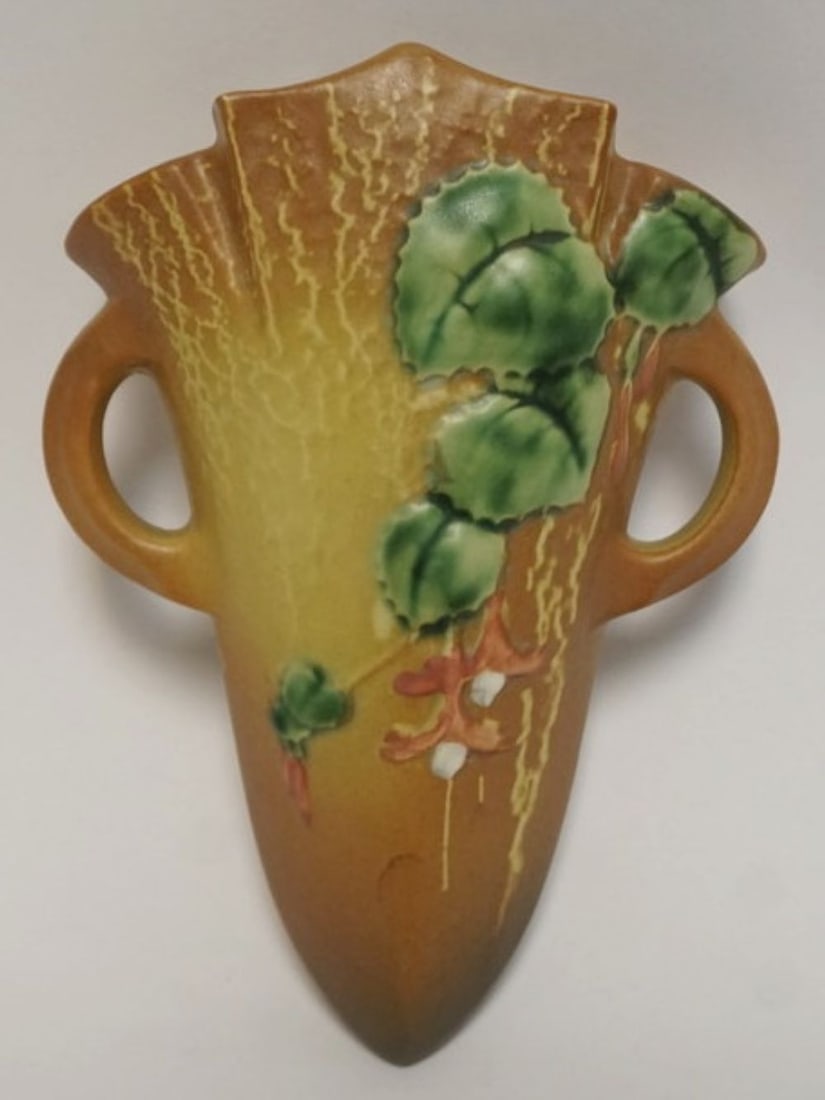 ROSEVILLE POTTERY WALL POCKET (1 of 5)