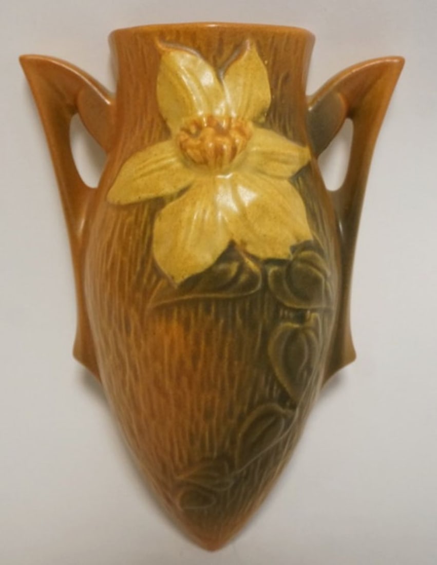 ROSEVILLE POTTERY WALL POCKET (1 of 4)