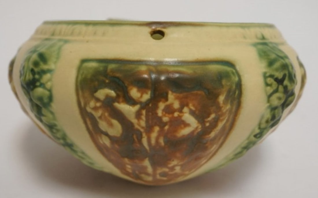 ROSEVILLE POTTERY HANGING PLANTER/POT (1 of 4)