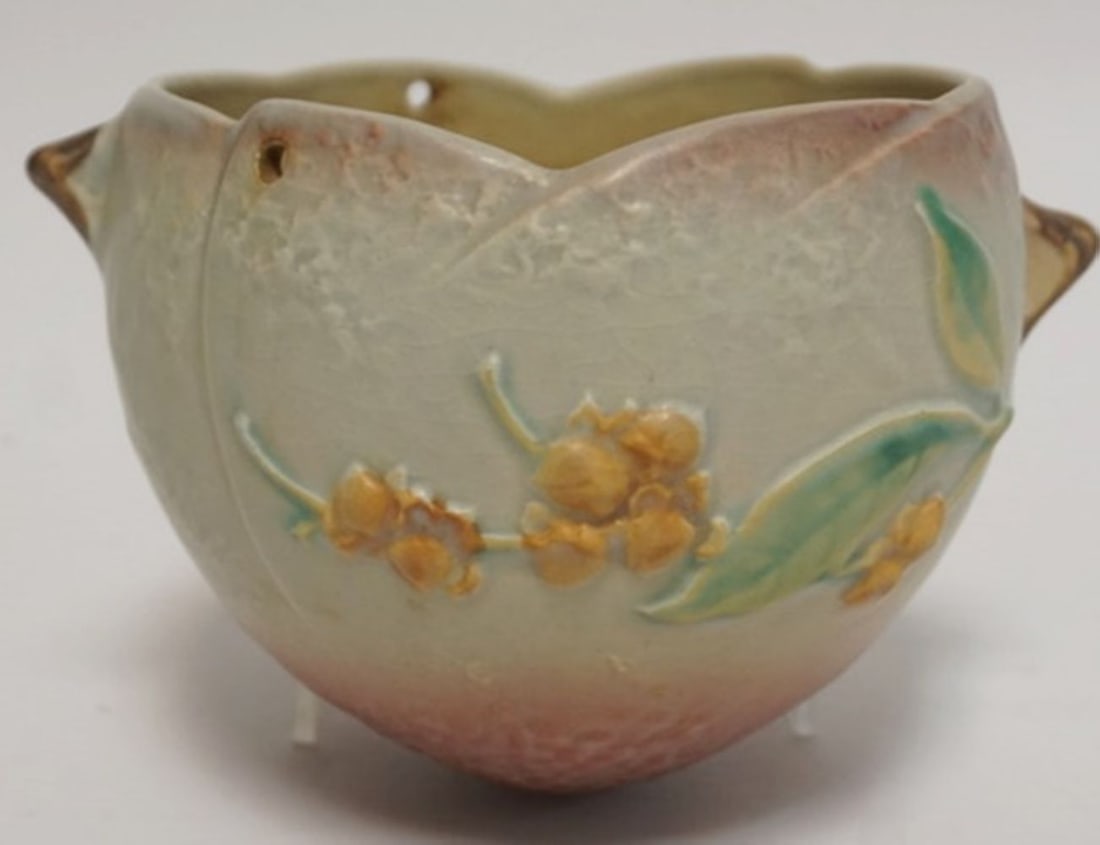 ROSEVILLE POTTERY HANGING PLANTER/POT (1 of 4)