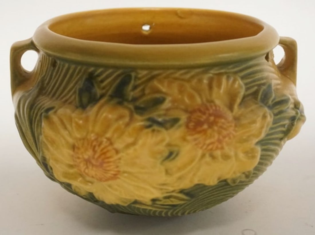 ROSEVILLE POTTERY HANGING PLANTER/POT: ROSEVILLE POTTERY HANGING PLANTER/POT, PEONY, APPROXIMATELY 5 IN HIGH