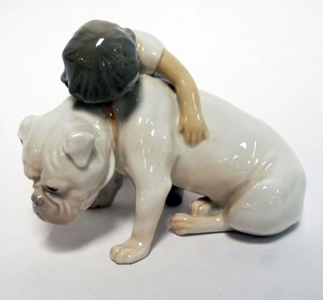 LLADRO PORCELAIN FIGURE (1 of 3)