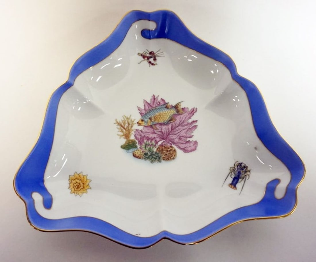 HAND PAINTED HEREND PORCELAIN DISH (1 of 2)