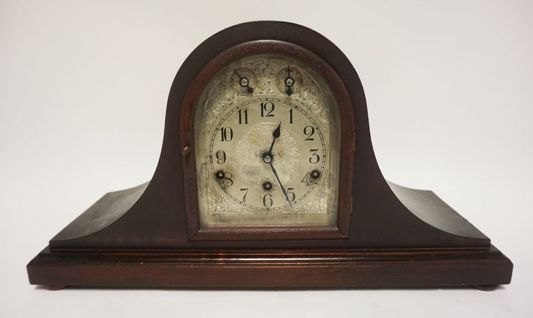 MAHOGANY DOME MANTLE CLOCK (1 of 4)