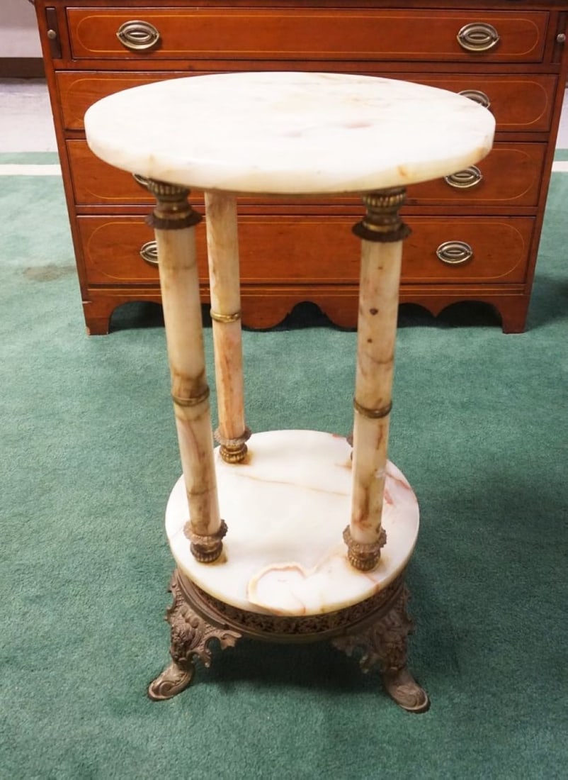 ONYX PEDESTAL: ONYX PEDESTAL HAVING 4 COLUMNS AT CENTER MOUNTED ON ORNATE CAST METAL BASE, APPROXIMATELY 16 IN X 30 IN HIGH
