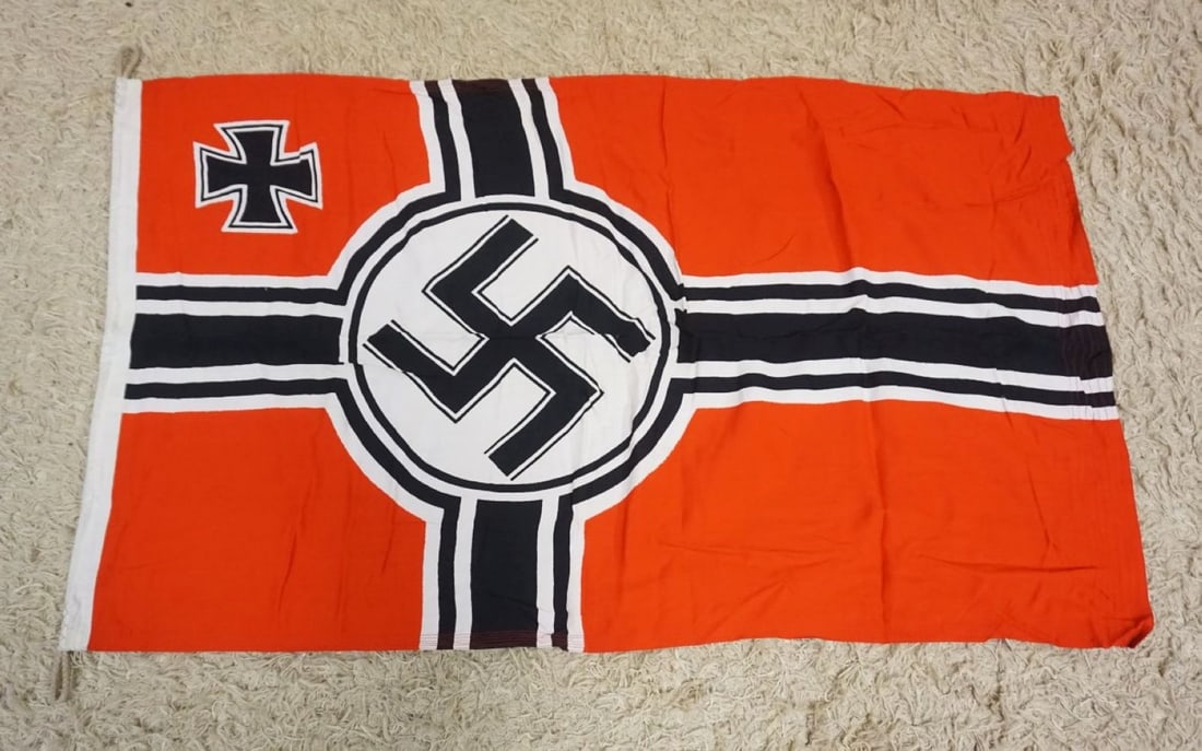 GERMAN WWII BANNER/FLAG (1 of 5)