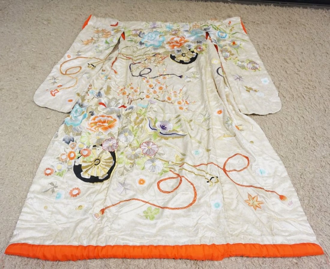 LARGE ASIAN EMBROIDERED ROBE: LARGE ASIAN EMBROIDERED ROBE, APPROXIMATELY 66 IN X 54 IN