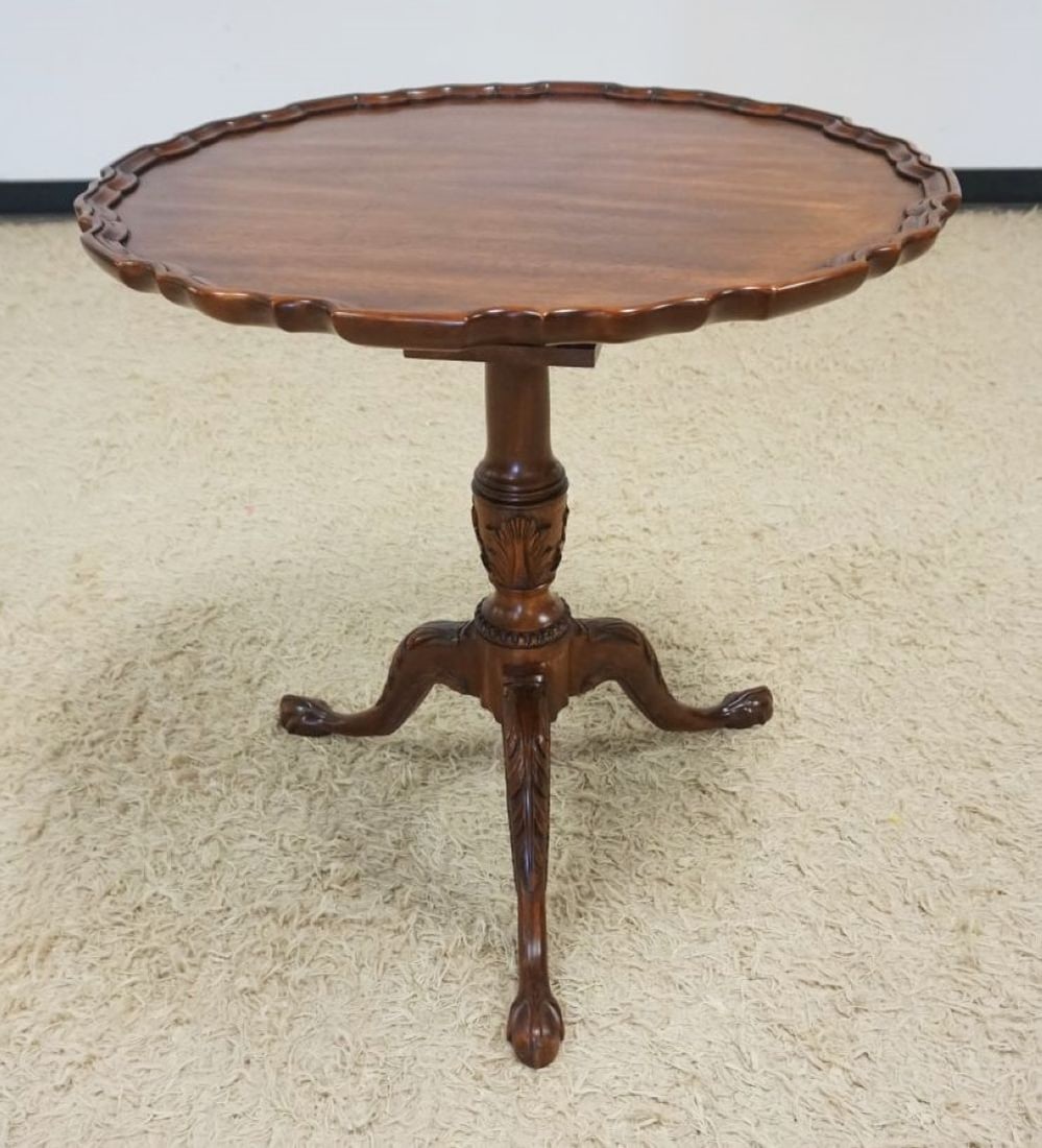 HENKEL HARRIS MAHOGANY PIE CRUST TILT TOP TABLE (1 of 4)