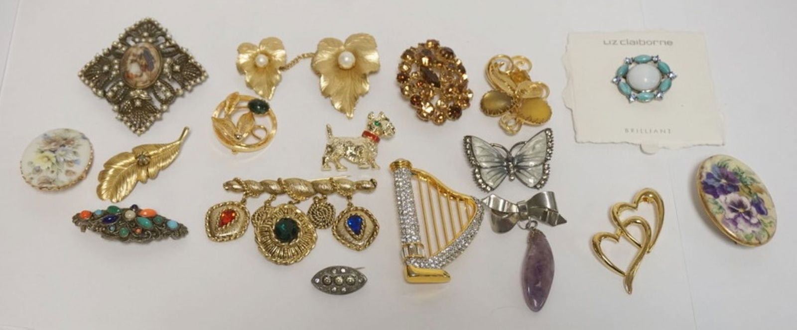 ASSORTED LADIES PINS (1 of 5)