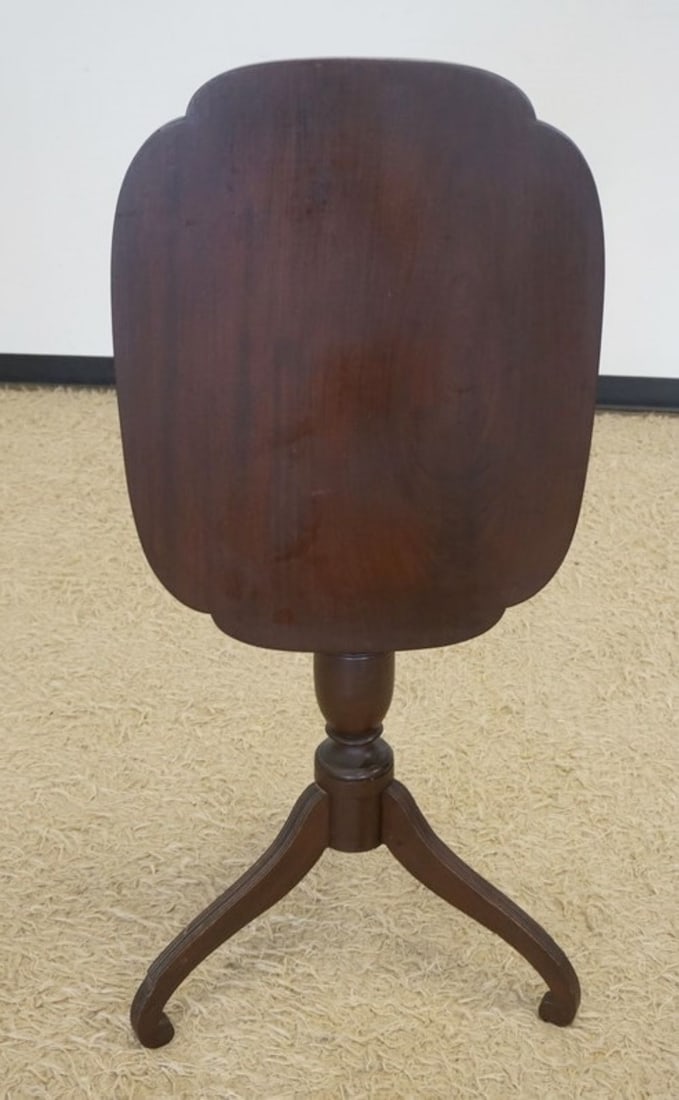 ANTIQUE MAHOGANY TILT TOP TABLE: ANTIQUE MAHOGANY TILT TOP TABLE, APPROXIMATELY 19 IN X 24 IN X 30 IN H