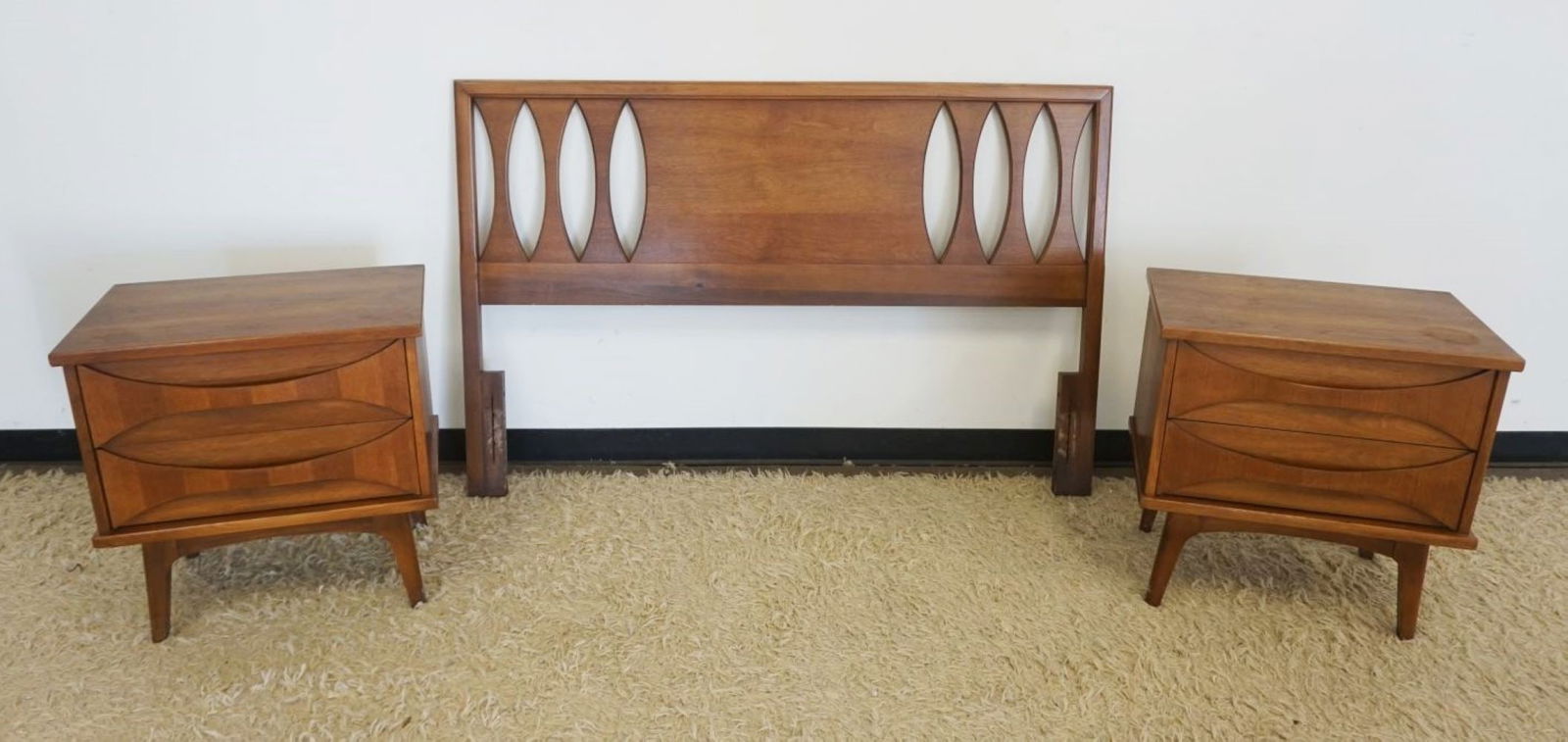 UNITED FURNITURE COMPANY MCM BED AND NIGHTSTANDS (1 of 6)