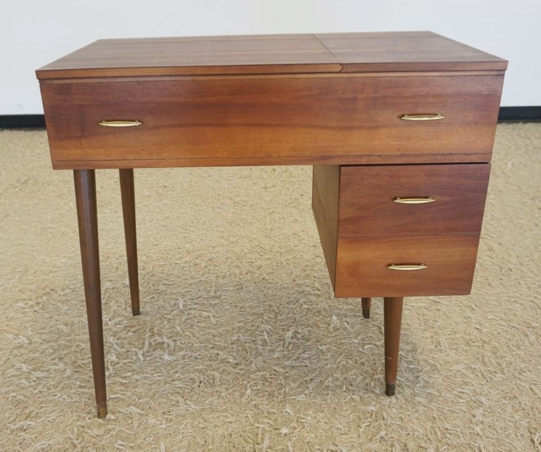 MCM SINGER SEWING MACHINE (1 of 4)