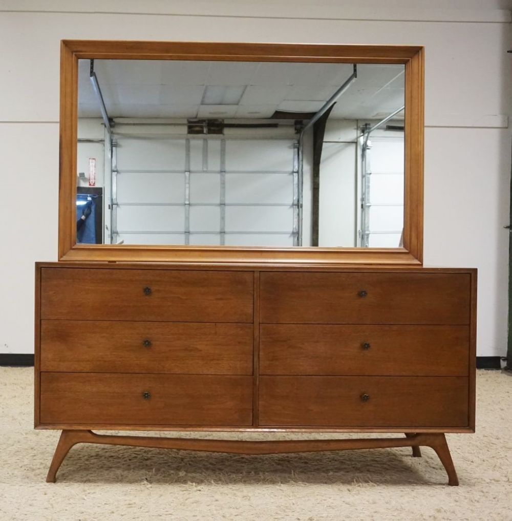 MAHOGANY MCM CHEST WITH MIRROR (1 of 10)