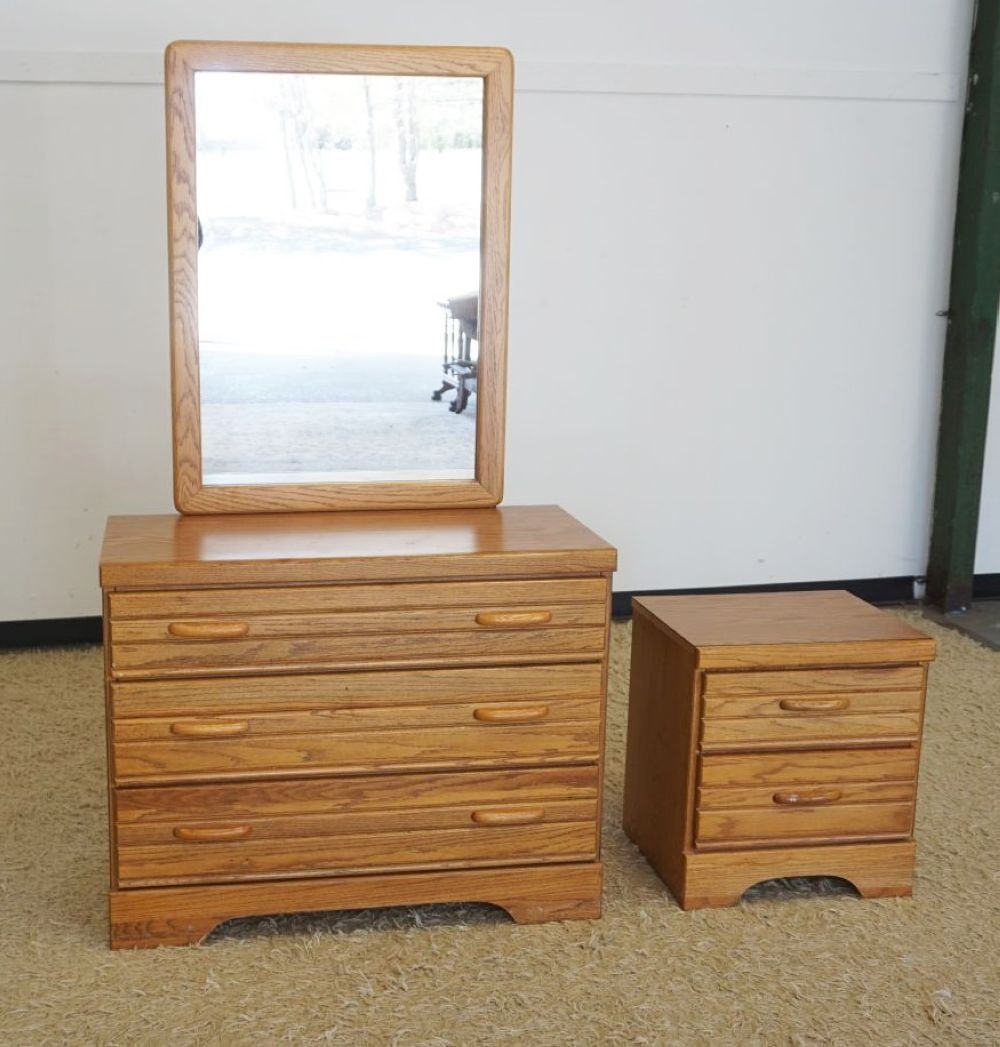 CONTEMPORARY CHEST AND BEDSIDE STAND (1 of 3)