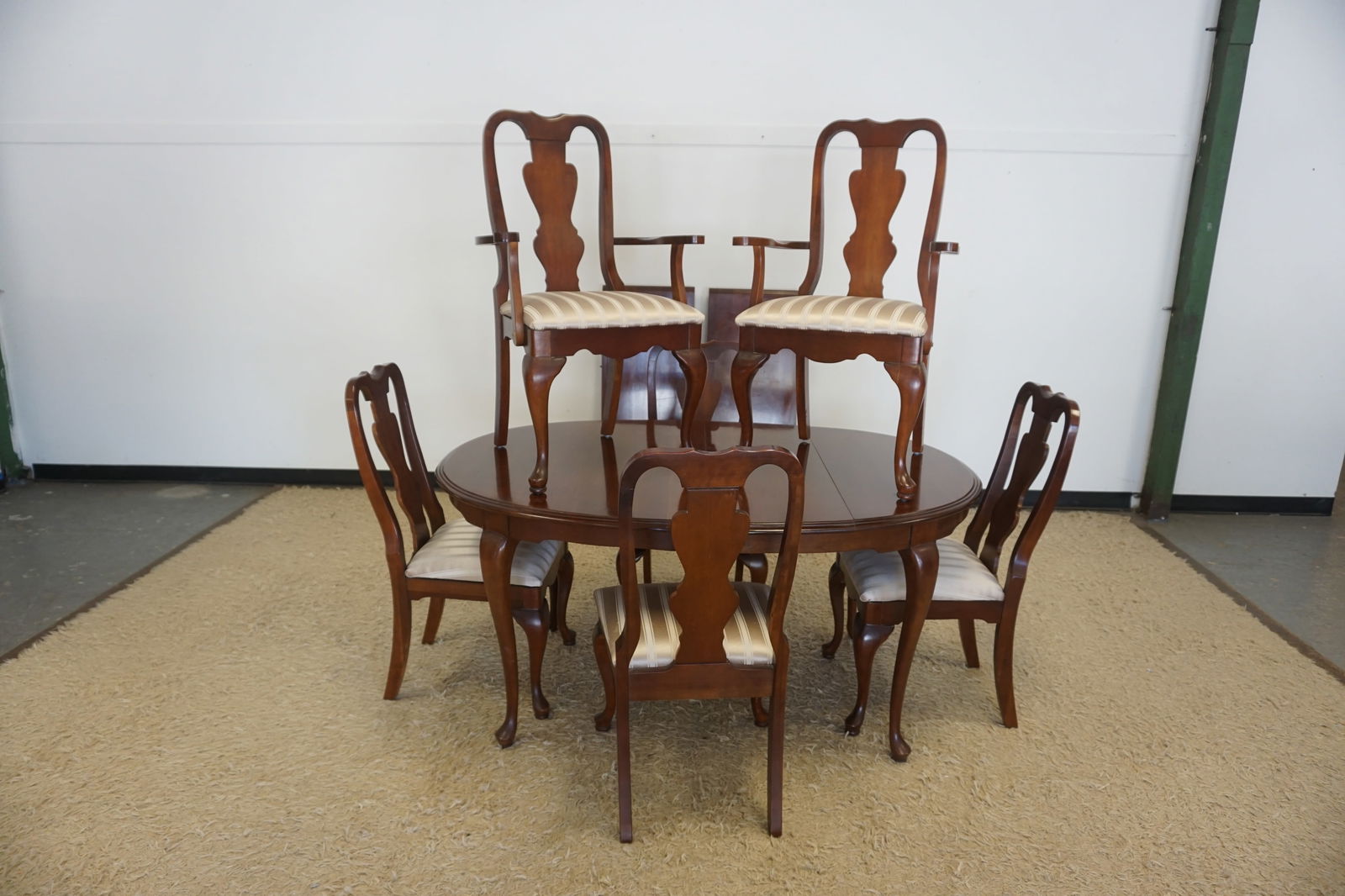 BROYHILL CHERRY DINING TABLE AND CHAIRS (1 of 7)