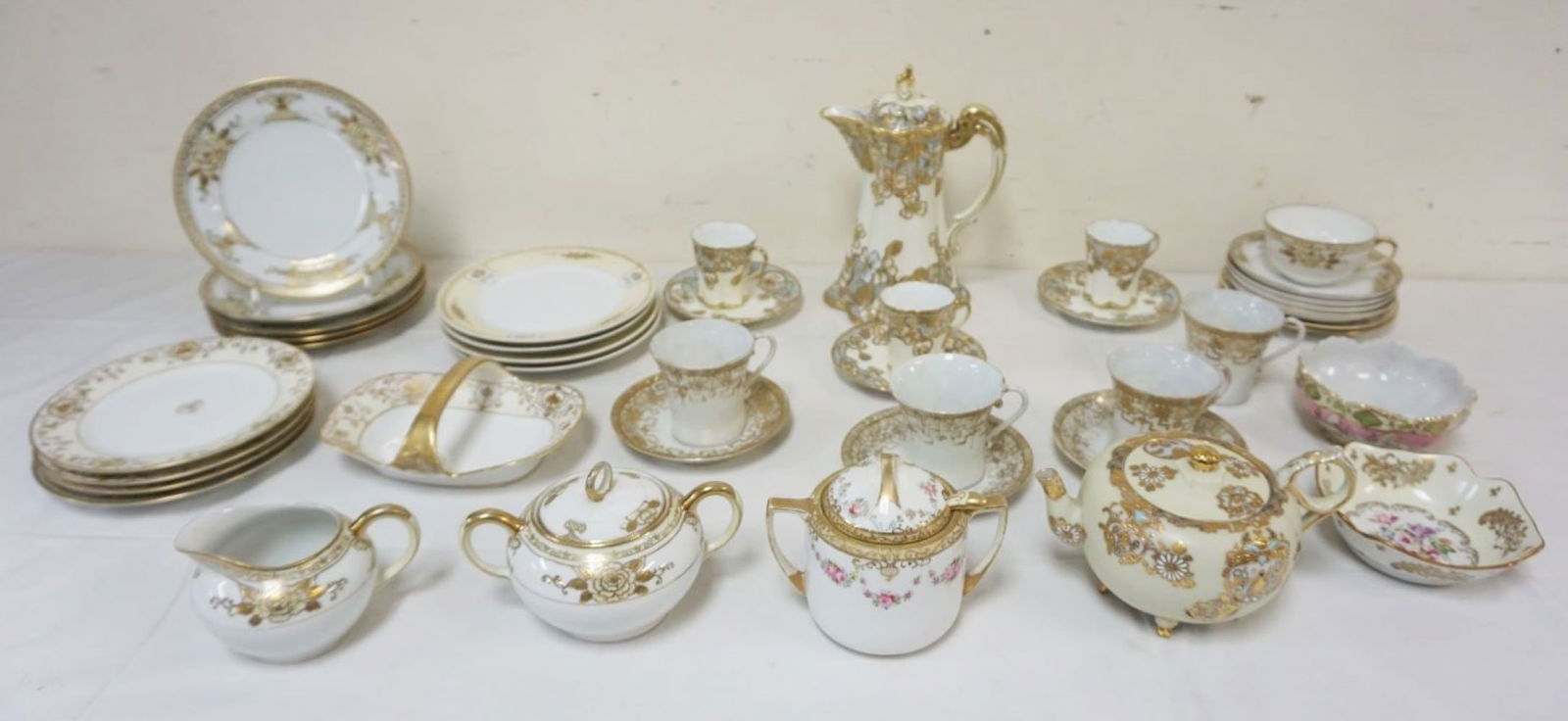 LARGE SELECTION OF ASSORTED GILT DECORATED CHINA: LARGE SELECTION OF ASSORTED GILT DECORATED CHINA INCLUDING NORITAKE, MEITO CHINA