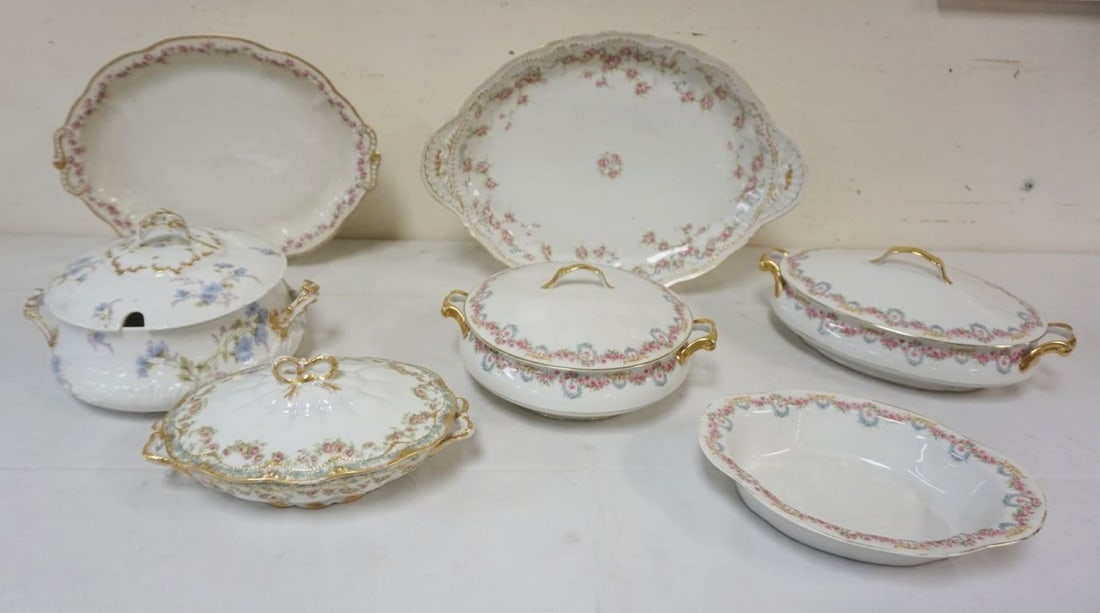 GROUP OF ASSORTED CHINA: GROUP OF ASSORTED CHINA INCLUDING LIMOGES SERVING TRAY, COVERED DISHES, MANY W/GILT TRIM & EDGES, LARGEST PIECE APPROXIMATELY 16 IN X 12 IN
