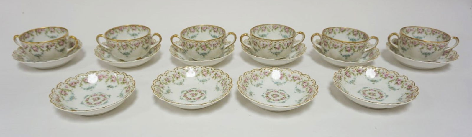 THEODRE HAVILAND BOUILLON CUPS W/UNDERPLATES: THEODRE HAVILAND BOUILLON CUPS W/UNDERPLATES