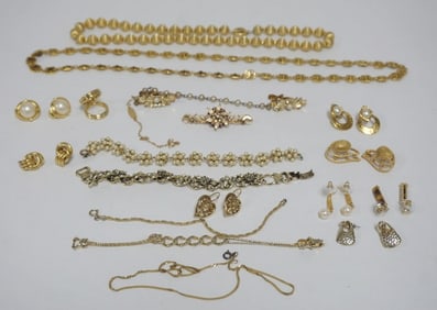ASSORTED GOLD TONE JEWELRY