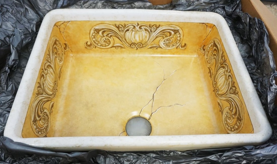 LE BIJOU CHINA DESIGNER SINK: LE BIJOU CHINA DESIGNER SINK IN BOX, SINK APPROXIMATELY 26 IN X 20 IN X 10 IN