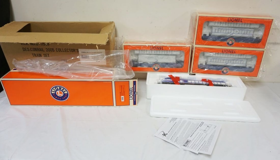 LIONEL TRAIN: LIONEL TRAIN CONRAIL 2005 COLLECTOR TRAIN SET, 2-11548, APPROXIMATELY 25 IN X 8 IN X 16 IN